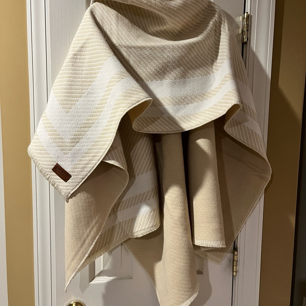 Ralph Lauren poncho - Picture 6 of 7